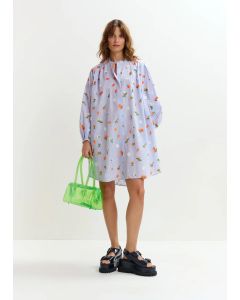 Robe genou bleu clair à col mandarin et ornements verts et orange