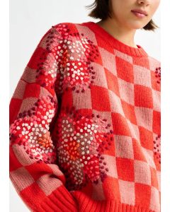 Pull en maille rouge, marron et blanc cassé avec motif échiquier en jacquard et motif floral